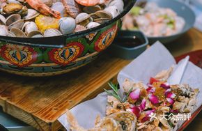 Steamed Seafood Emperor Pot