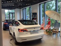 -TESLA 特斯拉(上海太古汇体验店)