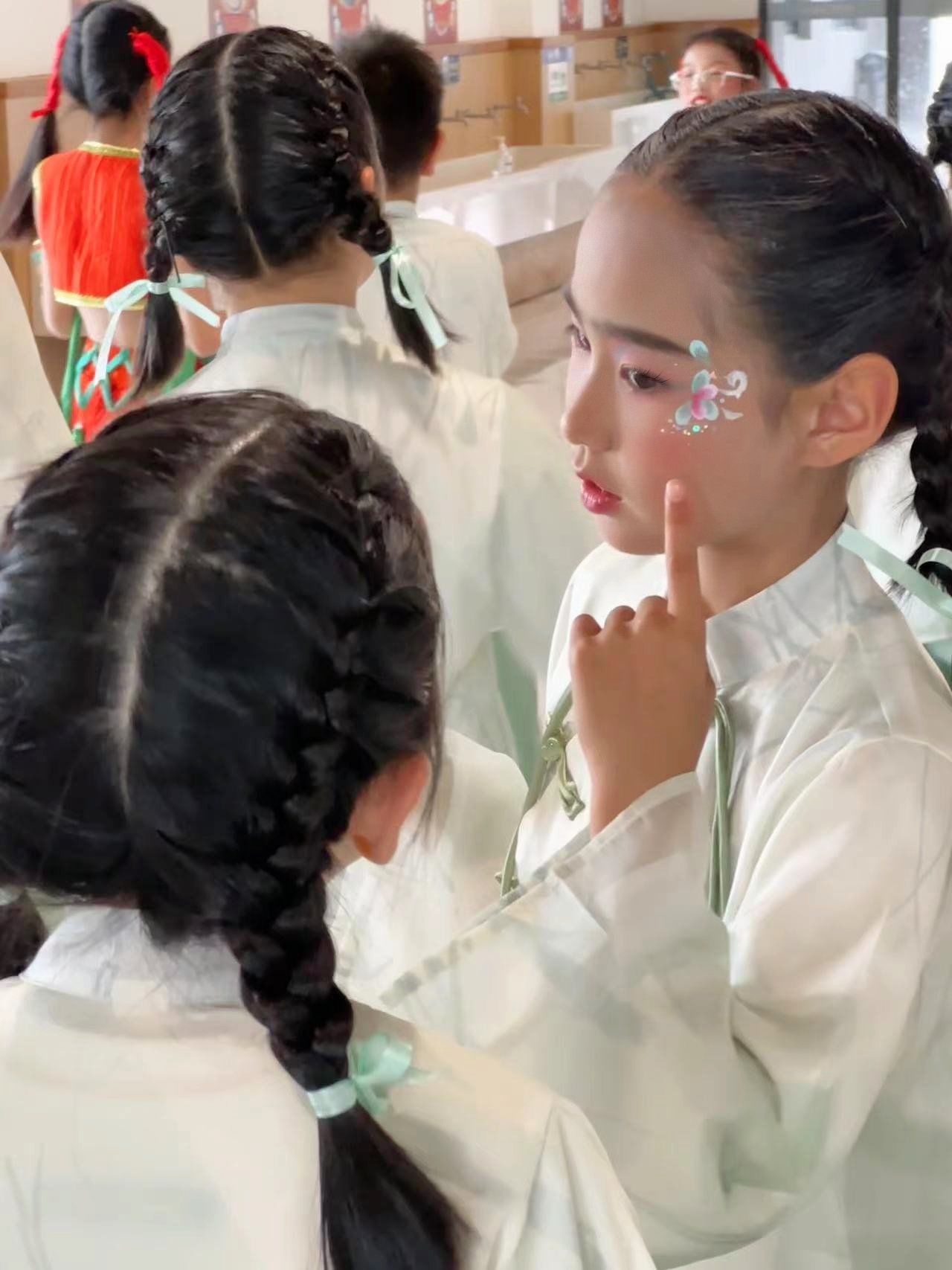 儿童舞台妆团体妆
