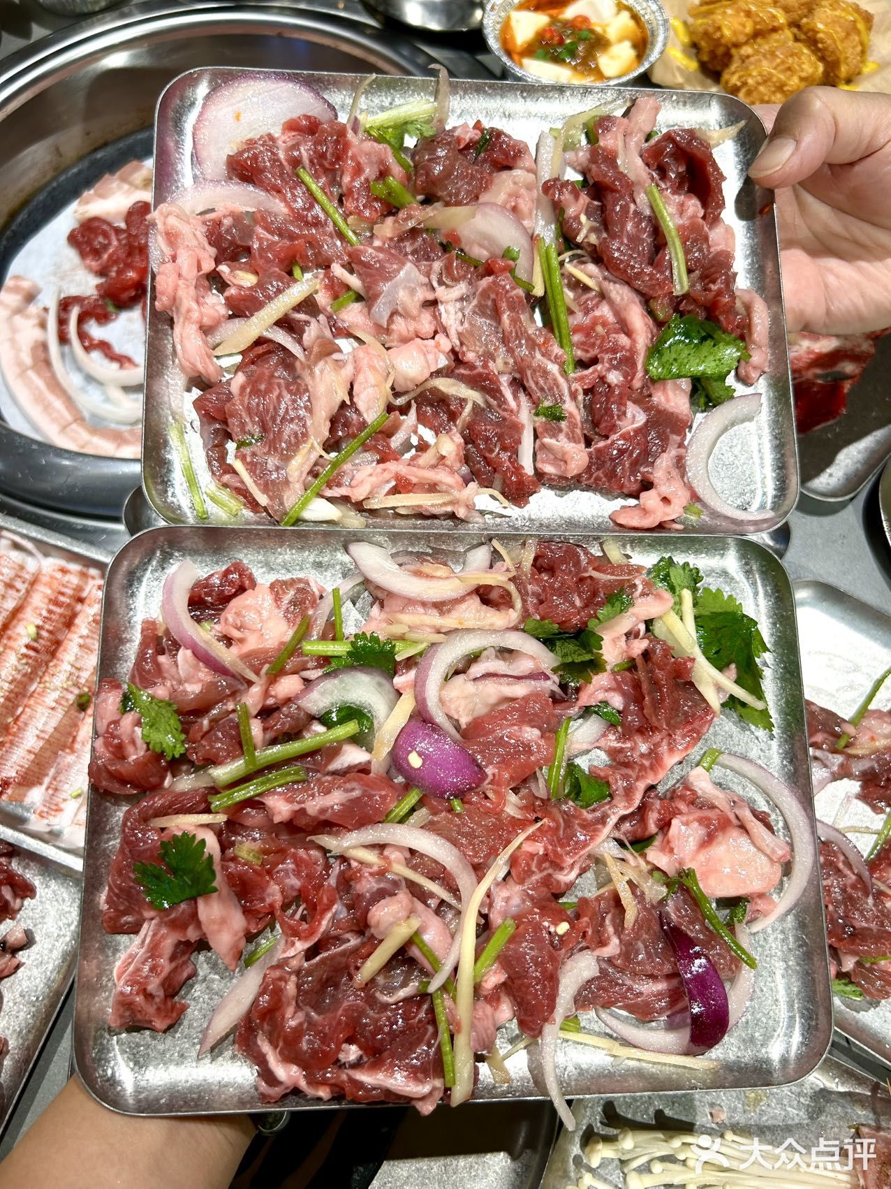 今天找到一家敲奈斯的烤肉自助，他家牛肉是首创熟成牛肉