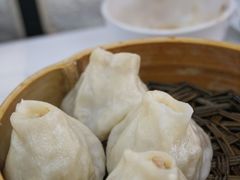 顶黄加蟹小笼包-常州糕团店(北大街新世纪商城店)