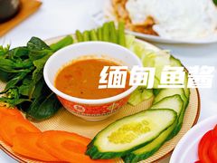 -缅华南国小食店