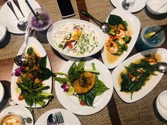 -Chom Cafe and Restaurant