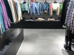 -URBAN REVIVO(欢乐海岸购物中心店)