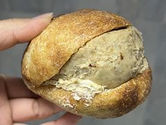 现打板栗泥咖啡黄油法国-PAOPAO Bakery&Café(港汇店)