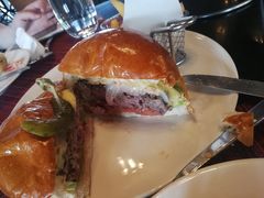 美式汉堡套餐-WOLFGANG PUCK KITCHEN & BAR(迪士尼小镇店)