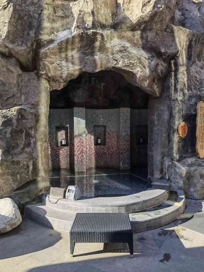 裕龙温泉洗浴-"服务相当到位,特别细致,热情.店里可以停.