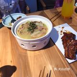 有点接受不了，麻辣香锅不能自己配菜，是固定给配好的