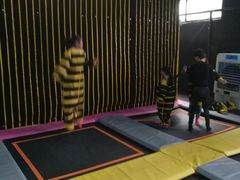 -嘿哟动霸CHUA·新潮玩运动娱乐中心·蹦床滑冰团建乐园