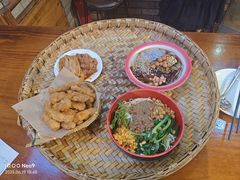 -爆炸头阿姨小四川正宗川味小吃(无任何分店)