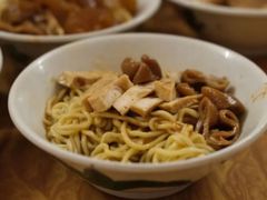 -松树干拌面店