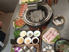 -围炉肉舍•炭烤活鳗•丹东海鲜烤肉(步行街店)