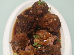 鸭蛋黄狮子头-梅飞酒家(名辉豪庭店)