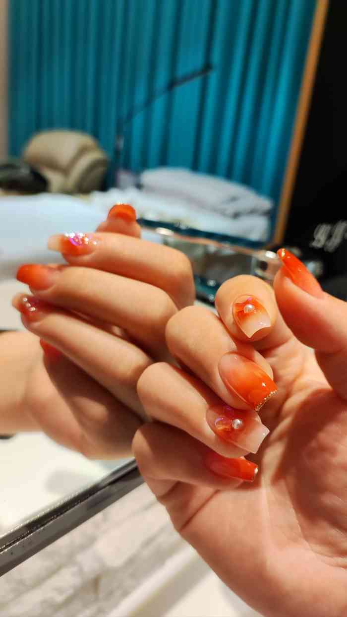 刘娟美甲沙龙(moho店)-"【项目】美甲下班来世纪汇的这家刘娟 离.