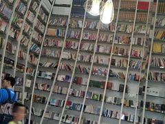 -钟书阁(松江泰晤士小镇店)