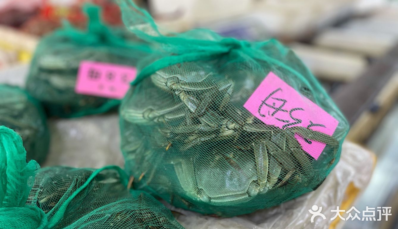 菜市场里买螃蟹,重量,品质是不是都到了位