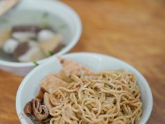 -松树干拌面店
