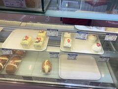 -白玉兰食品甜凤店(合生汇店)