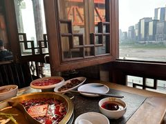 -小天鹅火锅·一线江景洪鼎旗舰店(洪崖洞店)