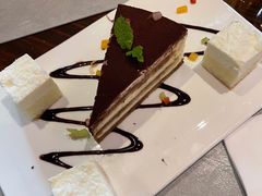 主厨甜品拼盘-YUE·6·西式融合餐厅(外滩六号店)