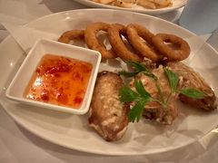 甜辣鸡翅配洋葱圈-WOLFGANG PUCK KITCHEN & BAR(迪士尼小镇店)