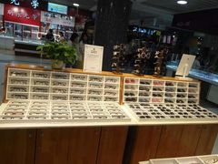 -MiRi眼镜连锁·蔡司·尼康控优点合作店(莘庄店)