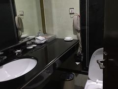 -华海酒店(茂名高铁站店)