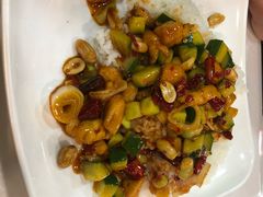 宫爆鸡丁盖饭-疆域美食