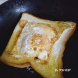 做盖子，慢慢把鸡蛋煎熟