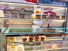 面包甜点陈列柜-白玉兰食品甜凤店(合生汇店)