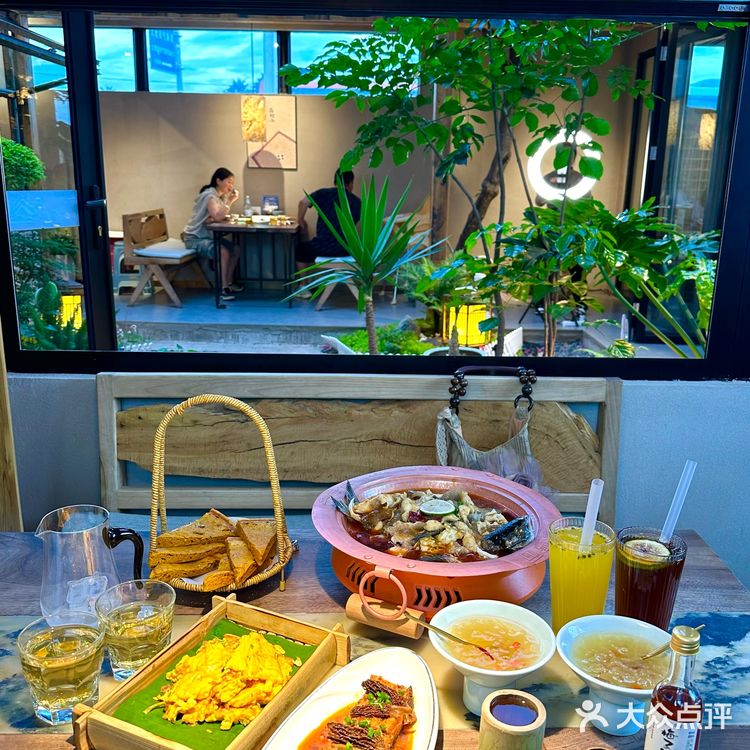 在花园里吃正宗地道的云南菜💐