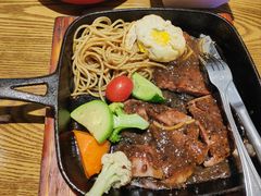 -豪客嘉族·麦尼顿西餐厅(乐福天下店)