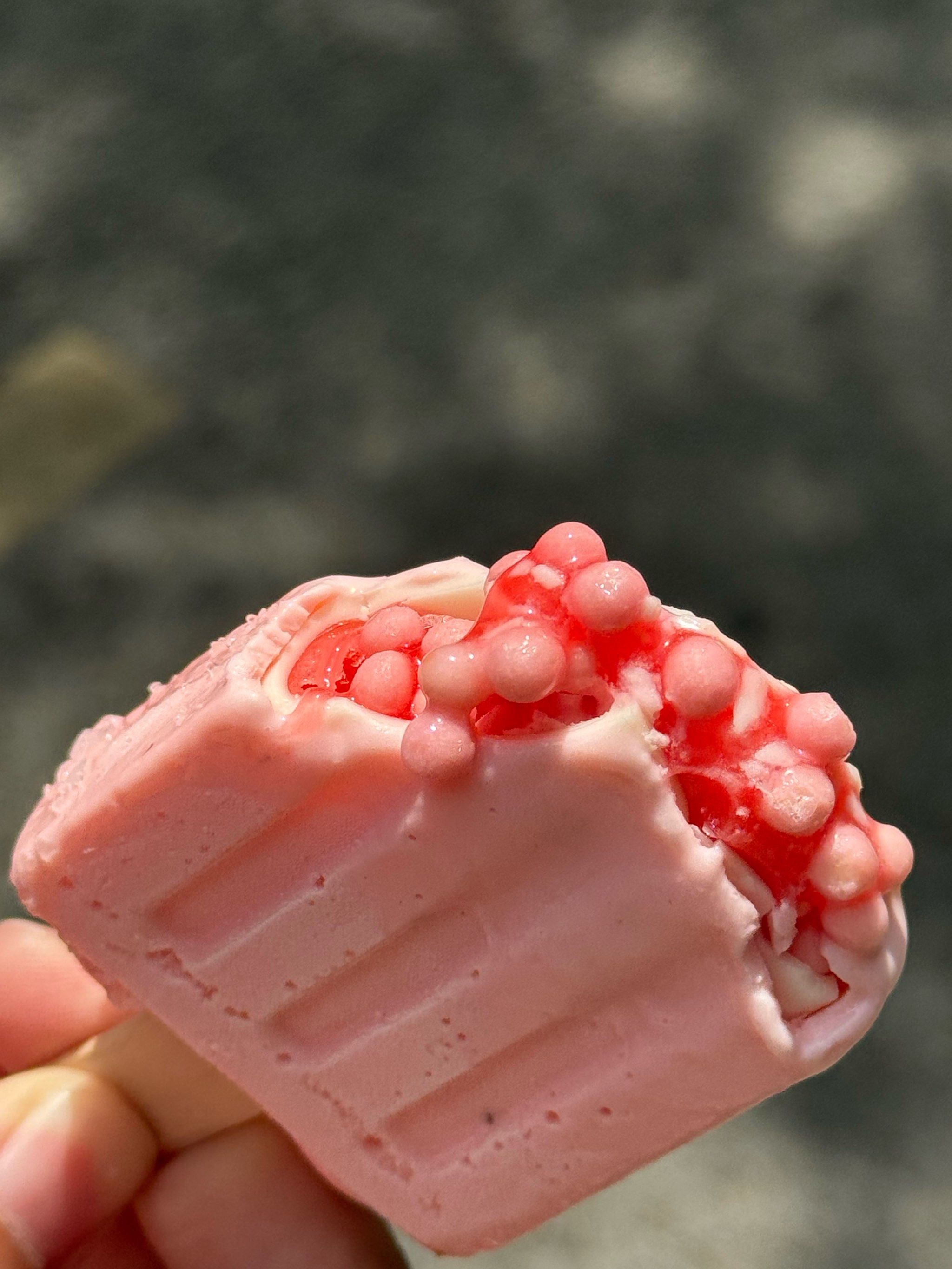 夏日必备!粉嫩嫩的草莓冰淇凌🍦