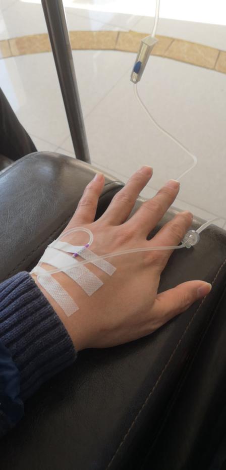 我发烧37.8度.去了先抽血化验,然后打了2个小吊牌,开了3盒药.