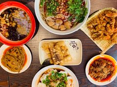 -爆炸头阿姨小四川正宗川味小吃(无任何分店)