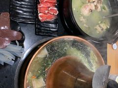 -果松木炭酸菜铜火锅·外婆参鸡汤