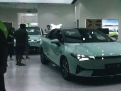 -小鹏汽车(北京龙湖长楹天街销售中心)