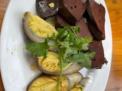 鵝蛋拼鵝血-乌文新澄海卤鹅店