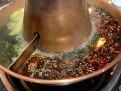 -果松木炭酸菜铜火锅·外婆参鸡汤
