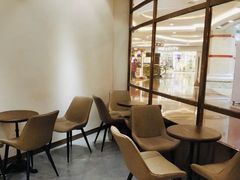 等位区-Awfully Chocolate(环球港店)