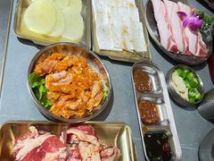 -围炉肉舍•炭烤活鳗•丹东海鲜烤肉(步行街店)