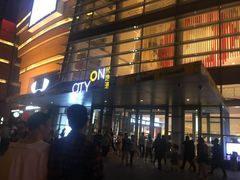 -王府井百货熙地港店