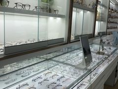-翰佐蔡司小乐圆·依视路星趣控·暴龙眼镜折扣店