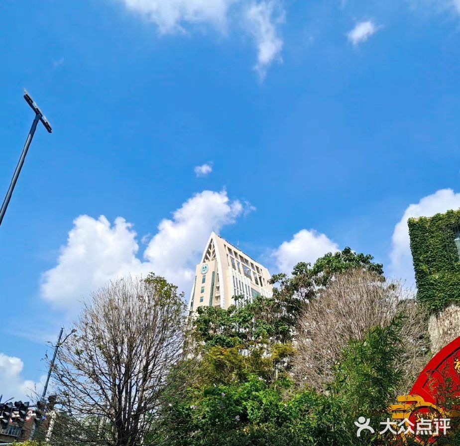想要感受快乐的话，就跟我一起来郑州建业，华谊兄弟电影小镇游玩