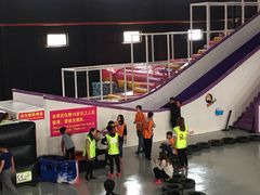 -嘿哟动霸CHUA·新潮玩运动娱乐中心·蹦床滑冰团建乐园
