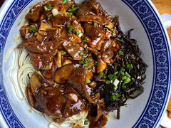 蛤蜊猪肝拌面+虎皮蛋-沪西老弄堂面馆(定西路店)