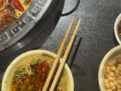 -宽板凳老灶火锅(台湾街店)