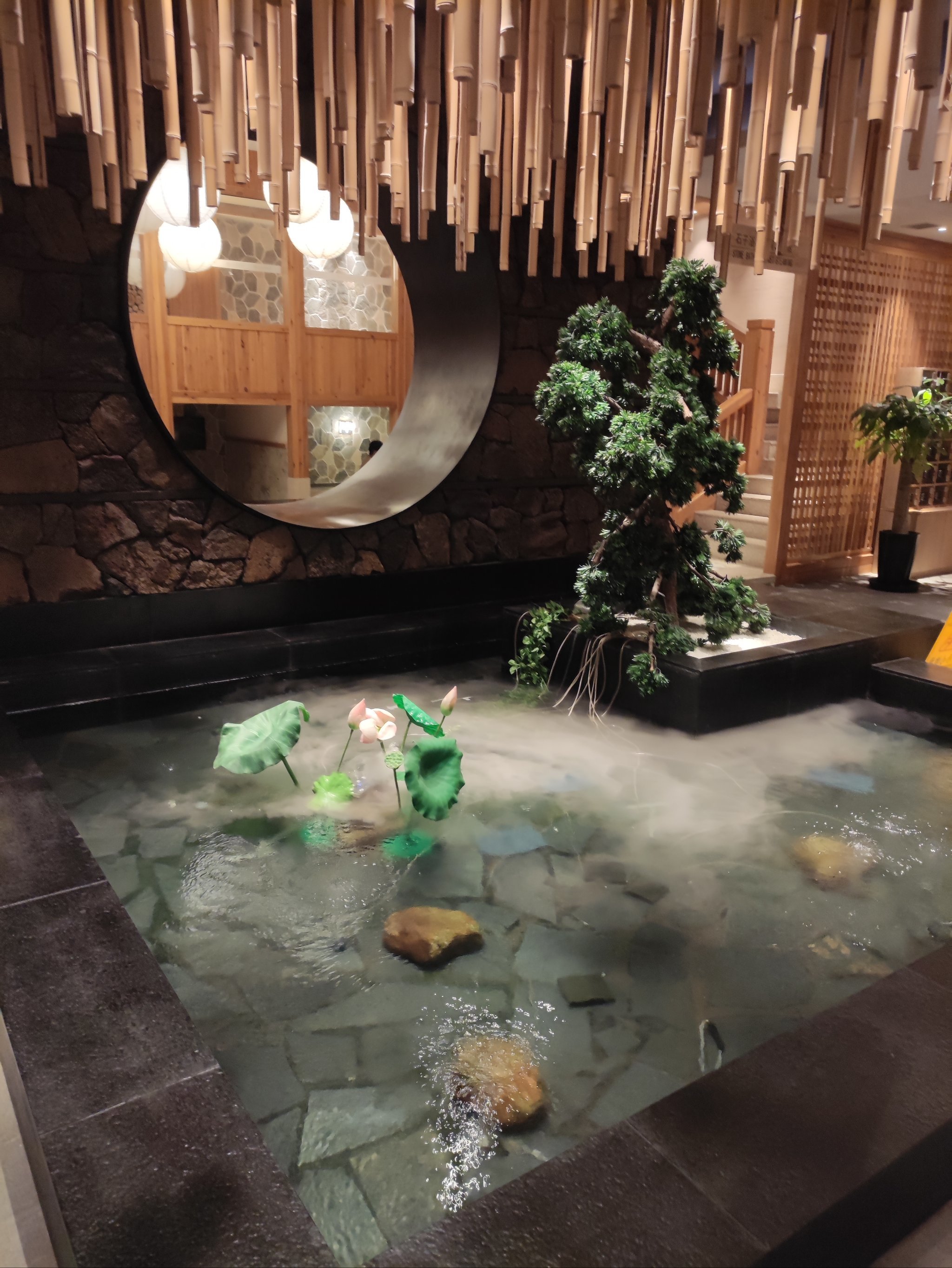 下雨最适合泡澡的地方,好吃好玩好泡