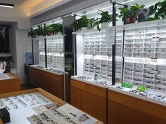 -视野联行眼镜•蔡司•依视路(温江店)