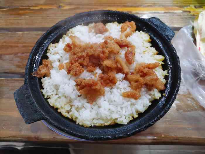高山鼎罐饭-"虽然看起来没什么味道的样子,但是锅巴和土.